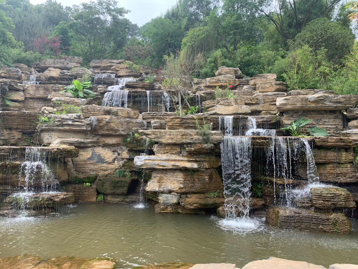 安徽园林景观供应假山石施工水池叠水设计千层石制作